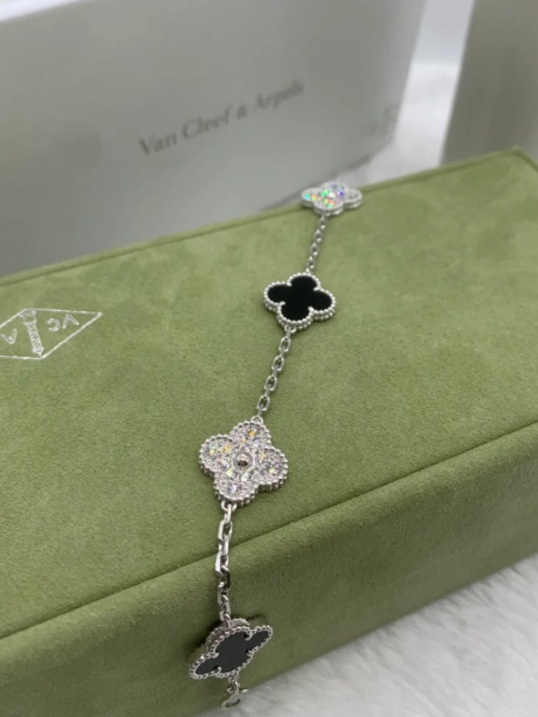 Van Cleef Arpels 18k Gold Diamond Bracelet 499$